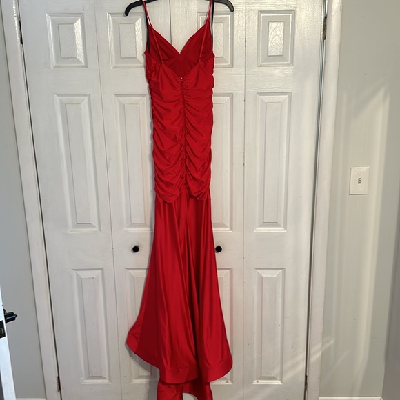 Red gown - Picture 2 of 5